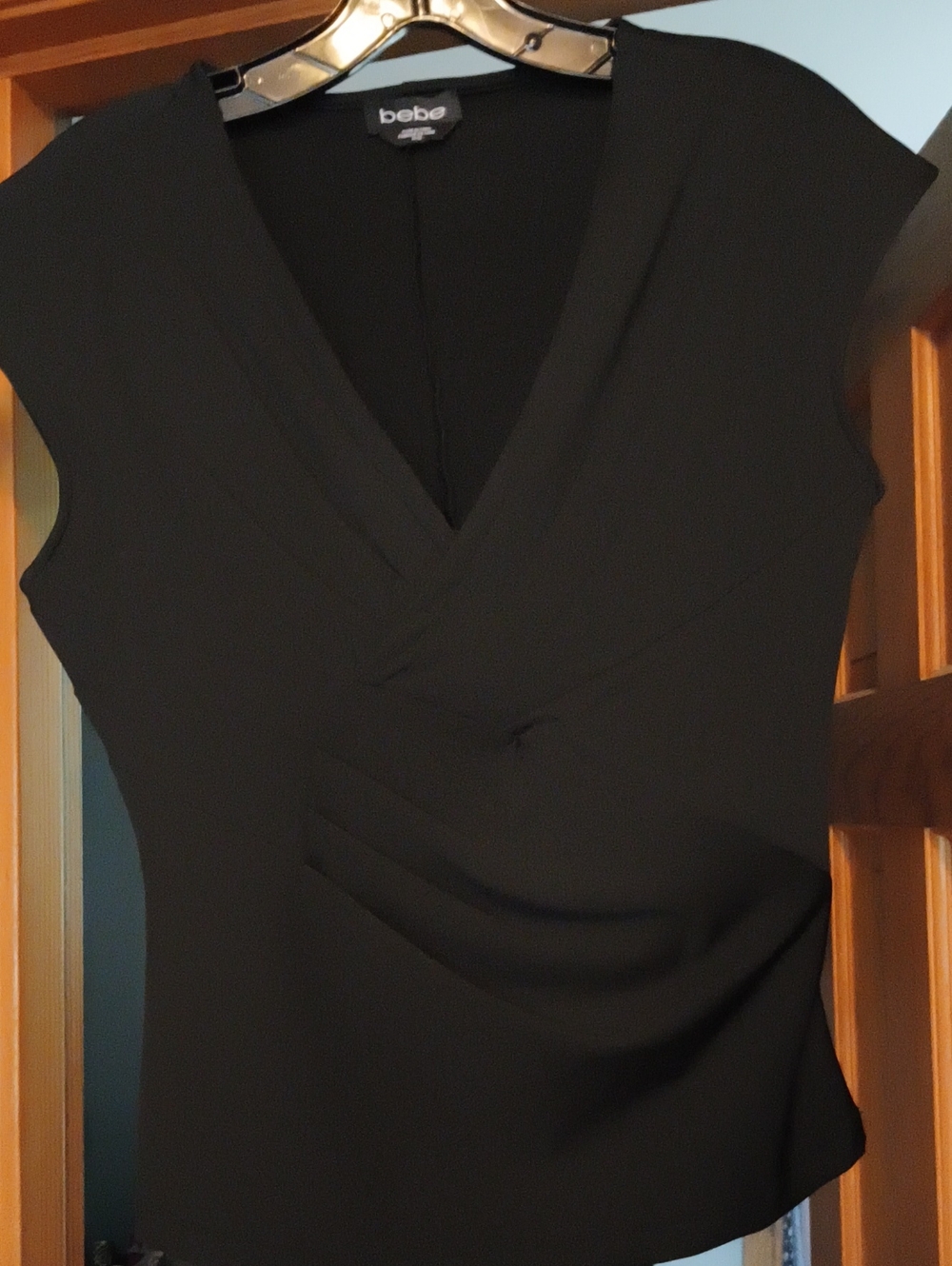 bebe Black V-Neck Cap Sleeve Ruched Top M